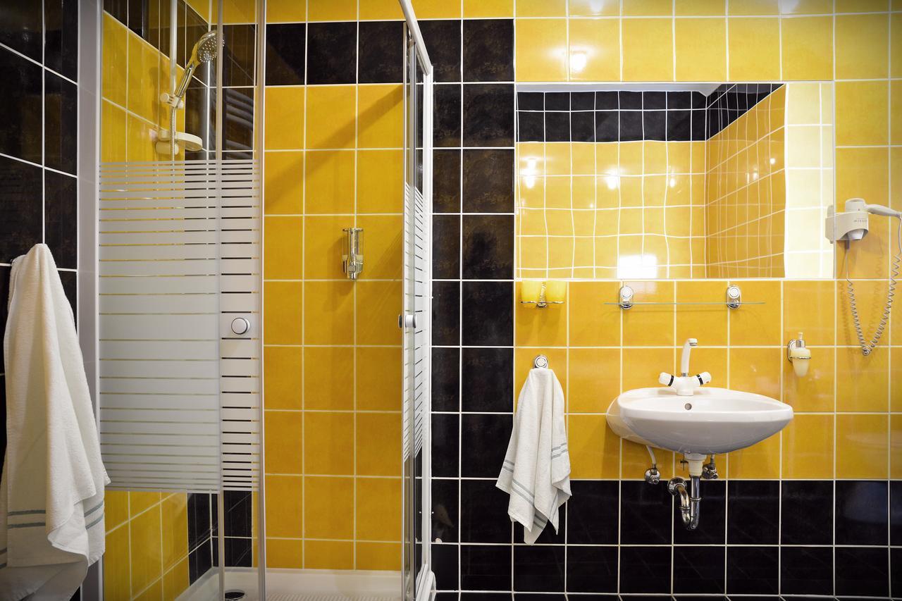 Pension Yellow Timişoara Buitenkant foto